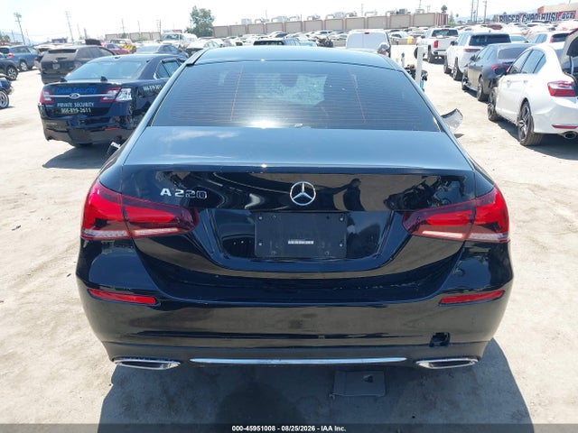 W1K3G4EB8NJ336979 Mercedes-Benz A 220