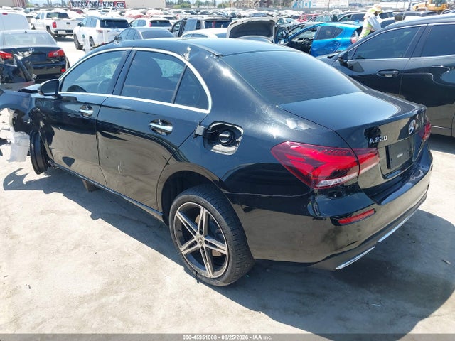 W1K3G4EB8NJ336979 Mercedes-Benz A 220