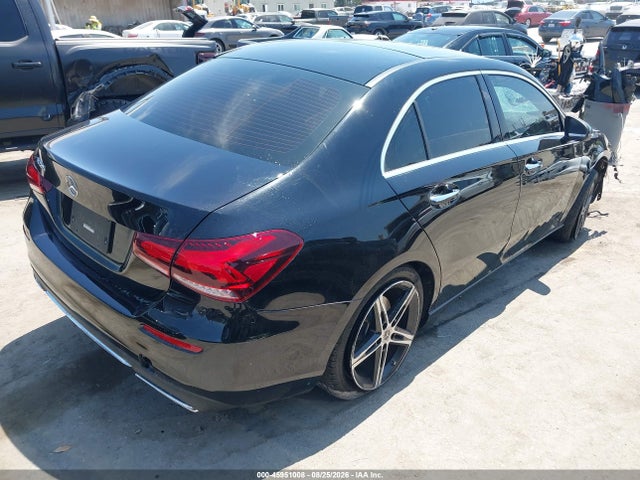 W1K3G4EB8NJ336979 Mercedes-Benz A 220