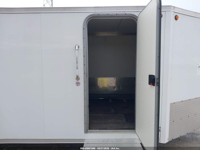 45951066 :رقم المزاد ، 1L9TM727171317871 vin ، 2007 Legend Trailmaster Enclosed Trailer مزاد بيع