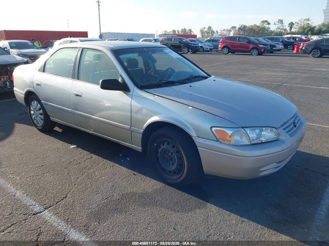 45951172 :رقم المزاد ، JT2BG22K5Y0527762 vin ، 2000 Toyota Camry Le مزاد بيع