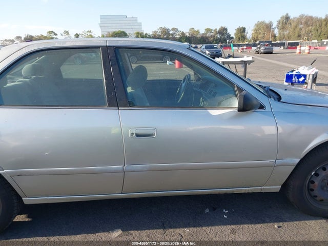 45951172 :رقم المزاد ، JT2BG22K5Y0527762 vin ، 2000 Toyota Camry Le مزاد بيع