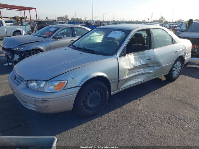 45951172 :رقم المزاد ، JT2BG22K5Y0527762 vin ، 2000 Toyota Camry Le مزاد بيع
