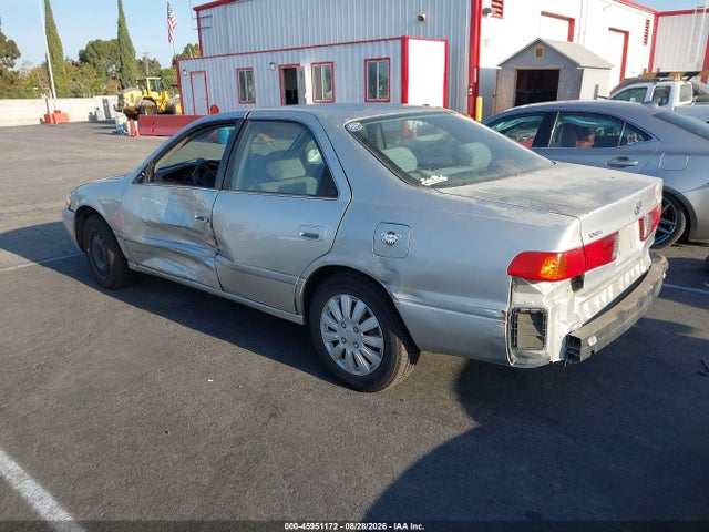 45951172 :رقم المزاد ، JT2BG22K5Y0527762 vin ، 2000 Toyota Camry Le مزاد بيع