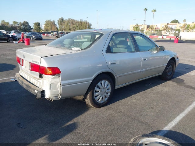 45951172 :رقم المزاد ، JT2BG22K5Y0527762 vin ، 2000 Toyota Camry Le مزاد بيع