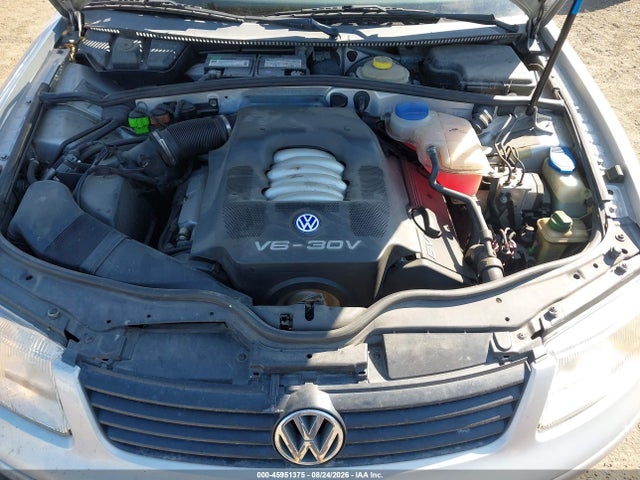 45951375 :رقم المزاد ، WVWBH63B71P013824 vin ، 2001 Volkswagen Passat Glx مزاد بيع
