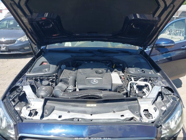 2018 Mercedes-benz E 300 4matic მანქანა იყიდება აუქციონზე, vin: WDDZF4KB7JA382850, აუქციონის ნომერი: 45951669
