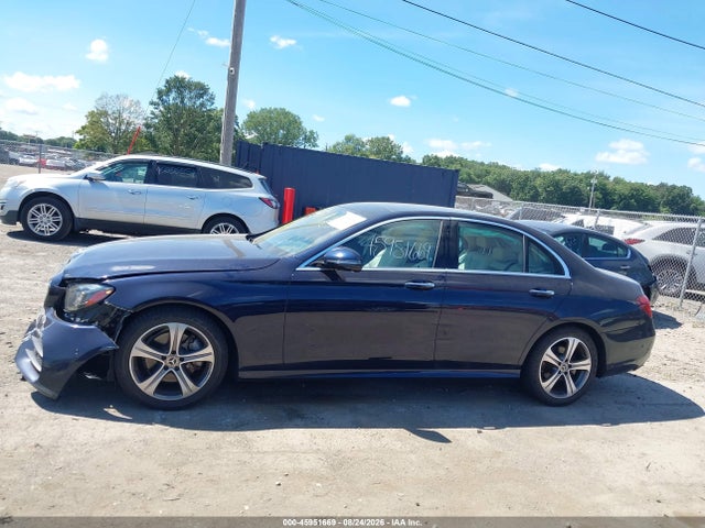 2018 Mercedes-benz E 300 4matic მანქანა იყიდება აუქციონზე, vin: WDDZF4KB7JA382850, აუქციონის ნომერი: 45951669
