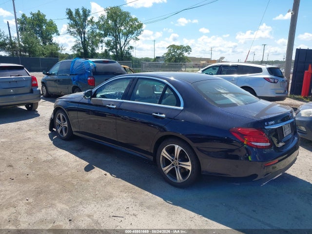 2018 Mercedes-benz E 300 4matic მანქანა იყიდება აუქციონზე, vin: WDDZF4KB7JA382850, აუქციონის ნომერი: 45951669