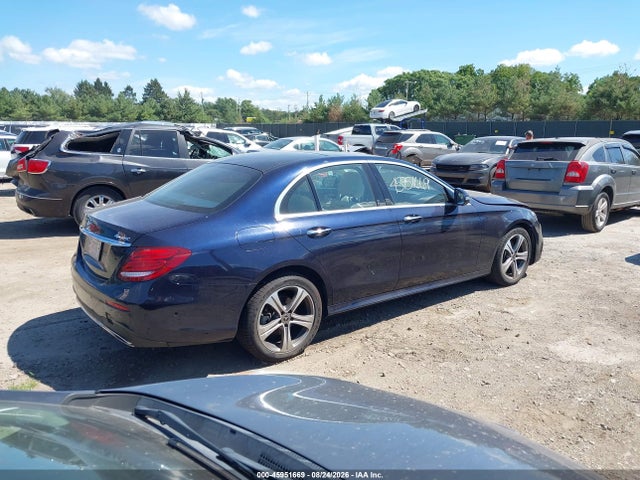 2018 Mercedes-benz E 300 4matic მანქანა იყიდება აუქციონზე, vin: WDDZF4KB7JA382850, აუქციონის ნომერი: 45951669