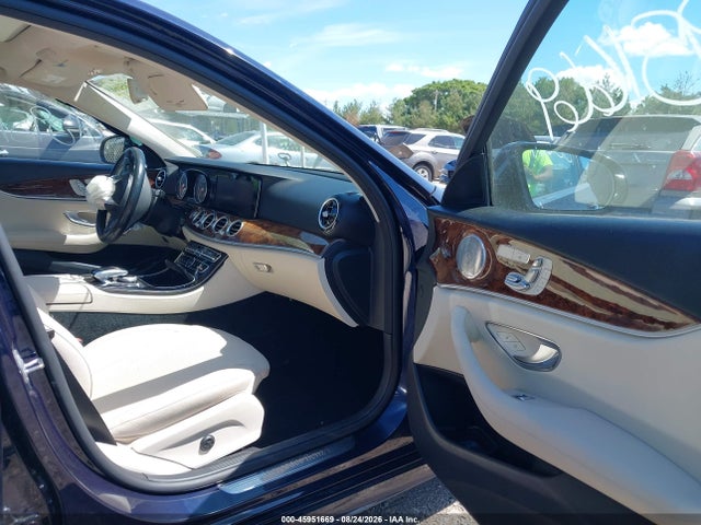 2018 Mercedes-benz E 300 4matic მანქანა იყიდება აუქციონზე, vin: WDDZF4KB7JA382850, აუქციონის ნომერი: 45951669