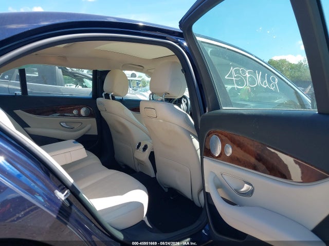 2018 Mercedes-benz E 300 4matic მანქანა იყიდება აუქციონზე, vin: WDDZF4KB7JA382850, აუქციონის ნომერი: 45951669