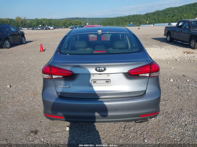 45951801 :رقم المزاد ، 3KPFN4A80HE102540 vin ، 2017 Kia Forte Ex مزاد بيع