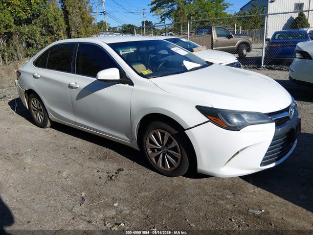45951854 :رقم المزاد ، 4T4BF1FK6FR506117 vin ، 2015 Toyota Camry Le مزاد بيع