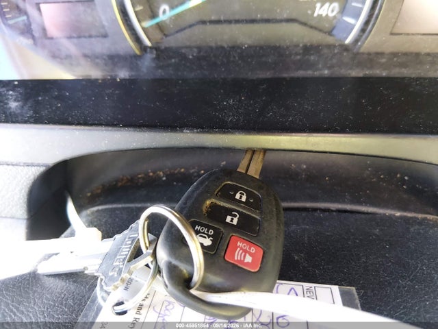 45951854 :رقم المزاد ، 4T4BF1FK6FR506117 vin ، 2015 Toyota Camry Le مزاد بيع