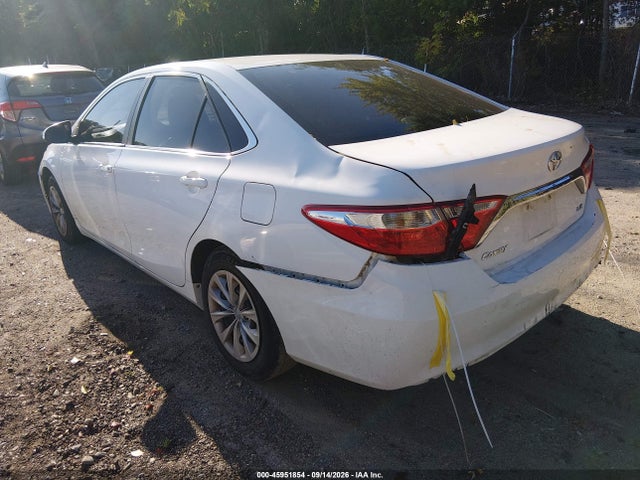 45951854 :رقم المزاد ، 4T4BF1FK6FR506117 vin ، 2015 Toyota Camry Le مزاد بيع