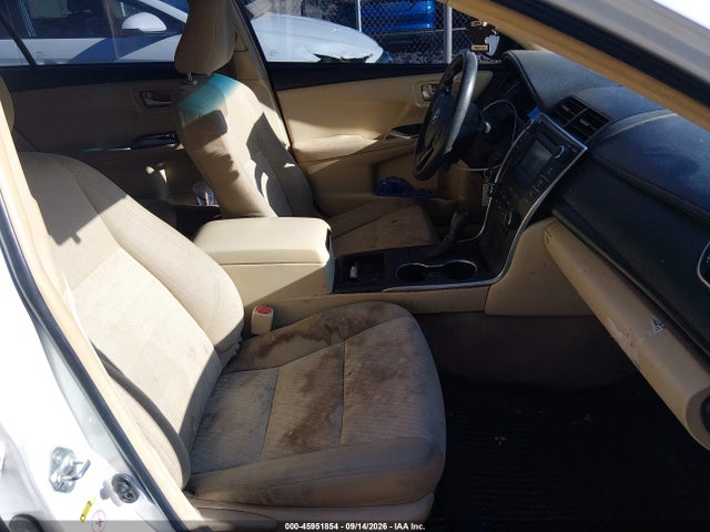 45951854 :رقم المزاد ، 4T4BF1FK6FR506117 vin ، 2015 Toyota Camry Le مزاد بيع