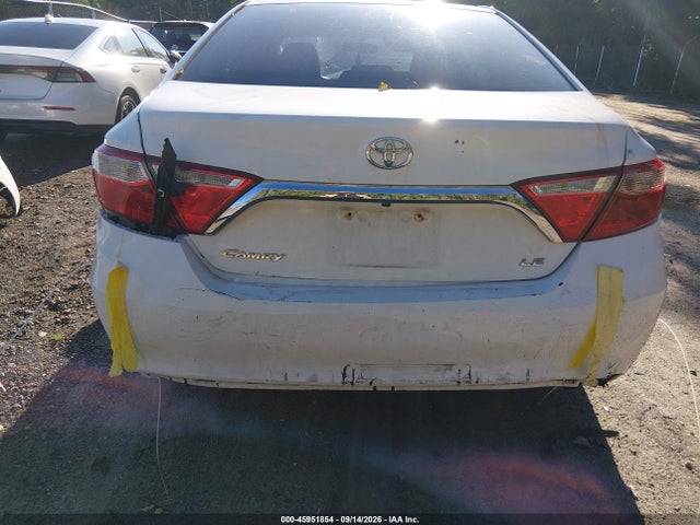 45951854 :رقم المزاد ، 4T4BF1FK6FR506117 vin ، 2015 Toyota Camry Le مزاد بيع