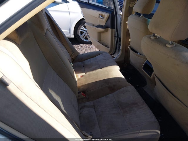 45951854 :رقم المزاد ، 4T4BF1FK6FR506117 vin ، 2015 Toyota Camry Le مزاد بيع