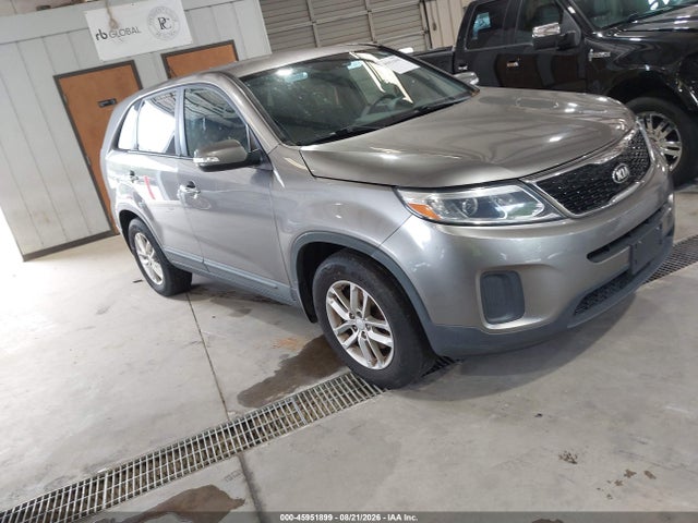 Продажа на аукционе авто 2015 Kia Sorento Lx, vin: 5XYKT3A66FG573556, номер лота: 45951899