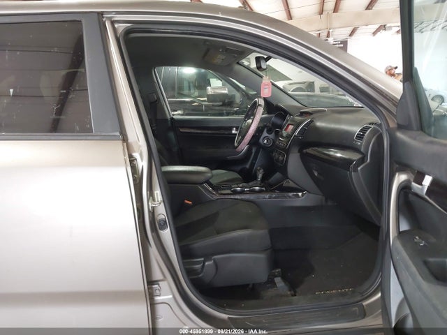Продажа на аукционе авто 2015 Kia Sorento Lx, vin: 5XYKT3A66FG573556, номер лота: 45951899