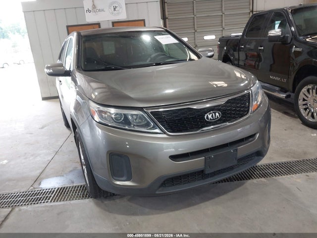 Продажа на аукционе авто 2015 Kia Sorento Lx, vin: 5XYKT3A66FG573556, номер лота: 45951899