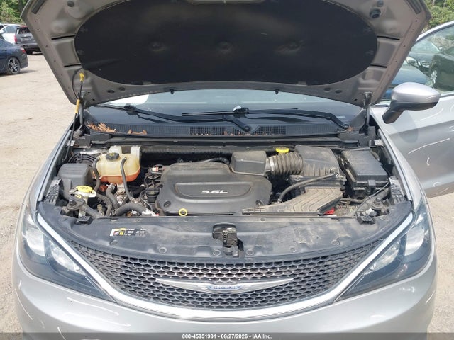 45951991 :رقم المزاد ، 2C4RC1DG6HR512973 vin ، 2017 Chrysler Pacifica Touring مزاد بيع
