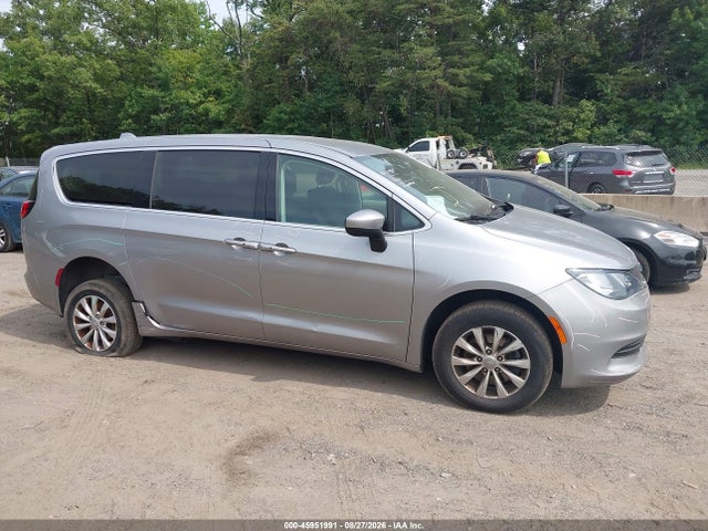 45951991 :رقم المزاد ، 2C4RC1DG6HR512973 vin ، 2017 Chrysler Pacifica Touring مزاد بيع