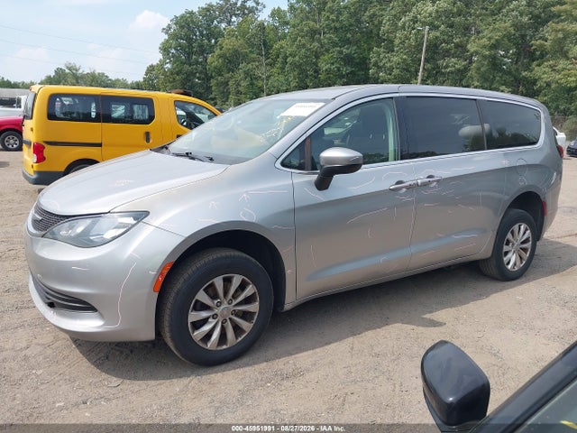 45951991 :رقم المزاد ، 2C4RC1DG6HR512973 vin ، 2017 Chrysler Pacifica Touring مزاد بيع