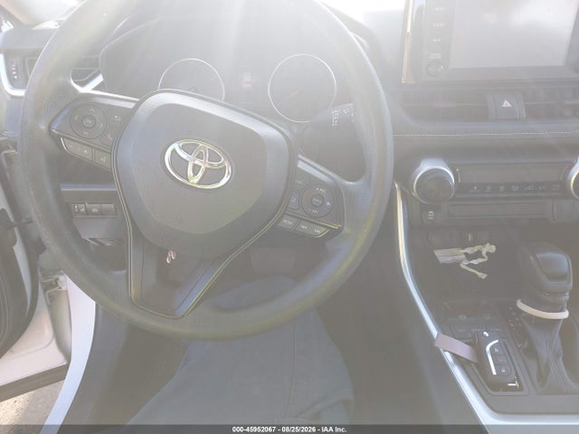 Toyota RAV4 LE 2019 JTMH1RFVXKD035602 Image 11