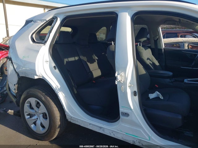 Toyota RAV4 LE 2019 JTMH1RFVXKD035602 Image 18
