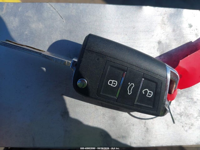 1VWAT7A37GC016957 Volkswagen Passat 1.8t S