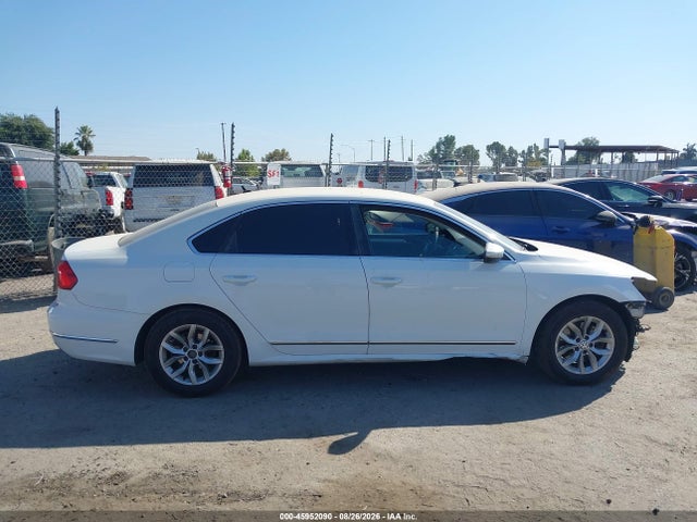 1VWAT7A37GC016957 Volkswagen Passat 1.8t S