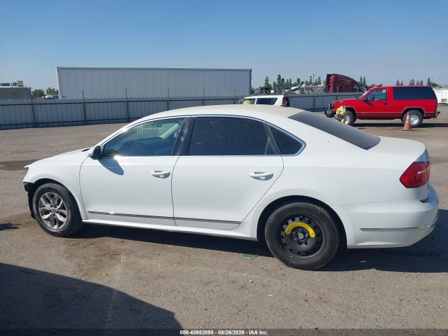 1VWAT7A37GC016957 Volkswagen Passat 1.8t S