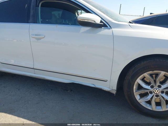 1VWAT7A37GC016957 Volkswagen Passat 1.8t S