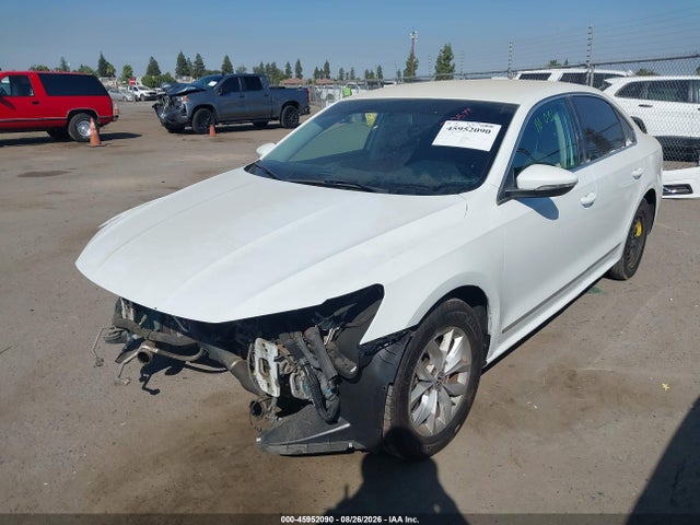 1VWAT7A37GC016957 Volkswagen Passat 1.8t S