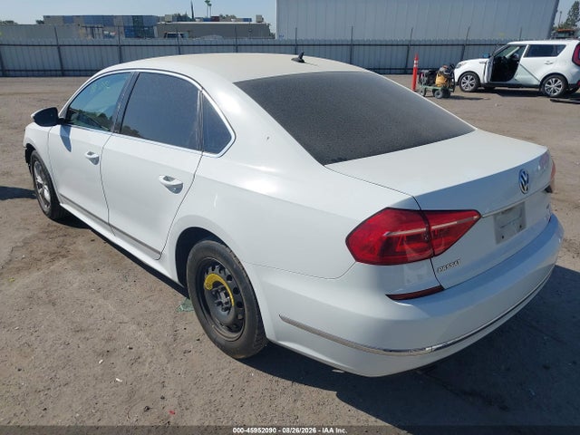 1VWAT7A37GC016957 Volkswagen Passat 1.8t S