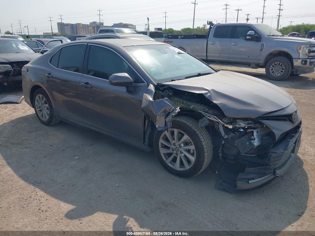 45952165 :رقم المزاد ، 4T1C11AK6NU662726 vin ، 2022 Toyota Camry Le مزاد بيع