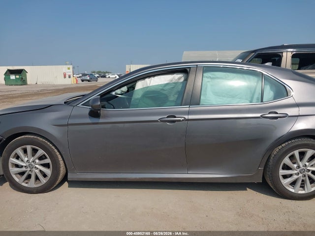 Продажа на аукционе авто 2022 Toyota Camry Le, vin: 4T1C11AK6NU662726, номер лота: 45952165