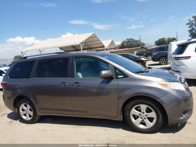 2015 Toyota Sienna Le 8 Passenger მანქანა იყიდება აუქციონზე, vin: 5TDKK3DC7FS604434, აუქციონის ნომერი: 45952166