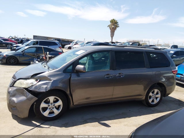2015 Toyota Sienna Le 8 Passenger მანქანა იყიდება აუქციონზე, vin: 5TDKK3DC7FS604434, აუქციონის ნომერი: 45952166