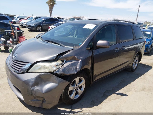 2015 Toyota Sienna Le 8 Passenger მანქანა იყიდება აუქციონზე, vin: 5TDKK3DC7FS604434, აუქციონის ნომერი: 45952166