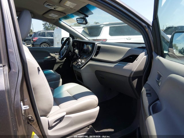 2015 Toyota Sienna Le 8 Passenger მანქანა იყიდება აუქციონზე, vin: 5TDKK3DC7FS604434, აუქციონის ნომერი: 45952166