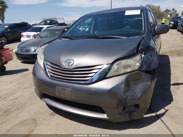 2015 Toyota Sienna Le 8 Passenger მანქანა იყიდება აუქციონზე, vin: 5TDKK3DC7FS604434, აუქციონის ნომერი: 45952166