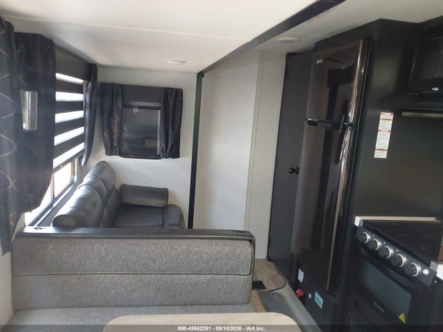 Продаж на аукціоні авто 2021 Forest River Cherokee, vin: 4X4TCKE22MX148491, номер лоту: 45952291