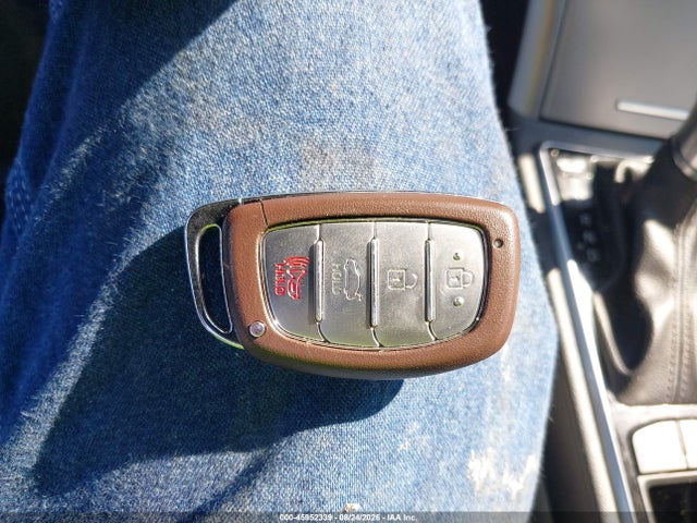 2015 Hyundai Sonata Limited მანქანა იყიდება აუქციონზე, vin: 5NPE34AF5FH030517, აუქციონის ნომერი: 45952339