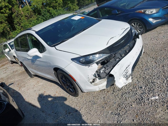 45952350 :رقم المزاد ، 2C4RC1BG7JR182849 vin ، 2018 Chrysler Pacifica Touring L مزاد بيع