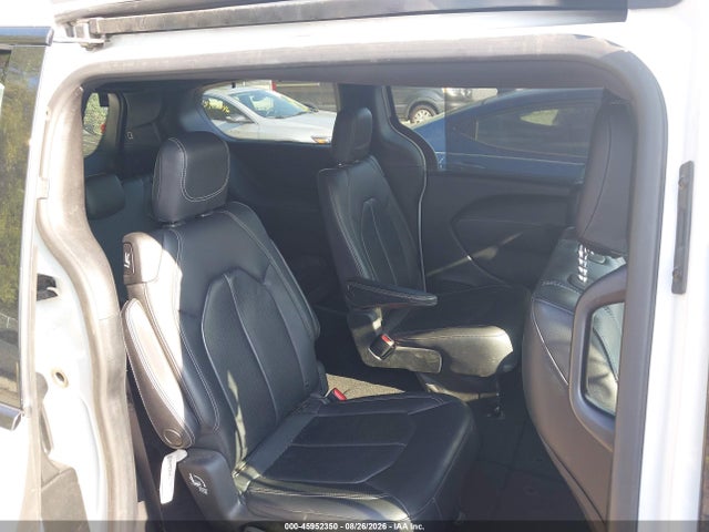 Auction sale of the 2018 Chrysler Pacifica Touring L, vin: 2C4RC1BG7JR182849, lot number: 45952350