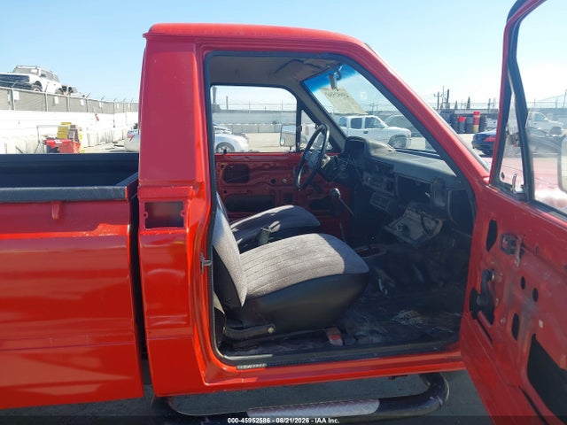45952586 :رقم المزاد ، JT4RN48D3C0027754 vin ، 1982 Toyota Pickup Rn48 مزاد بيع