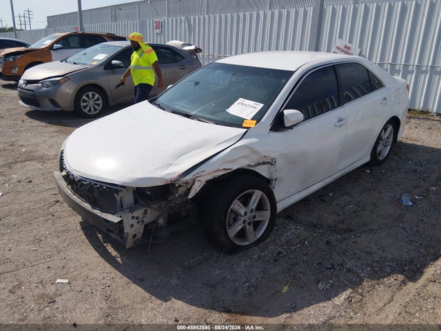 45952595 :رقم المزاد ، 4T1BF1FK7EU753378 vin ، 2014 Toyota Camry Se مزاد بيع